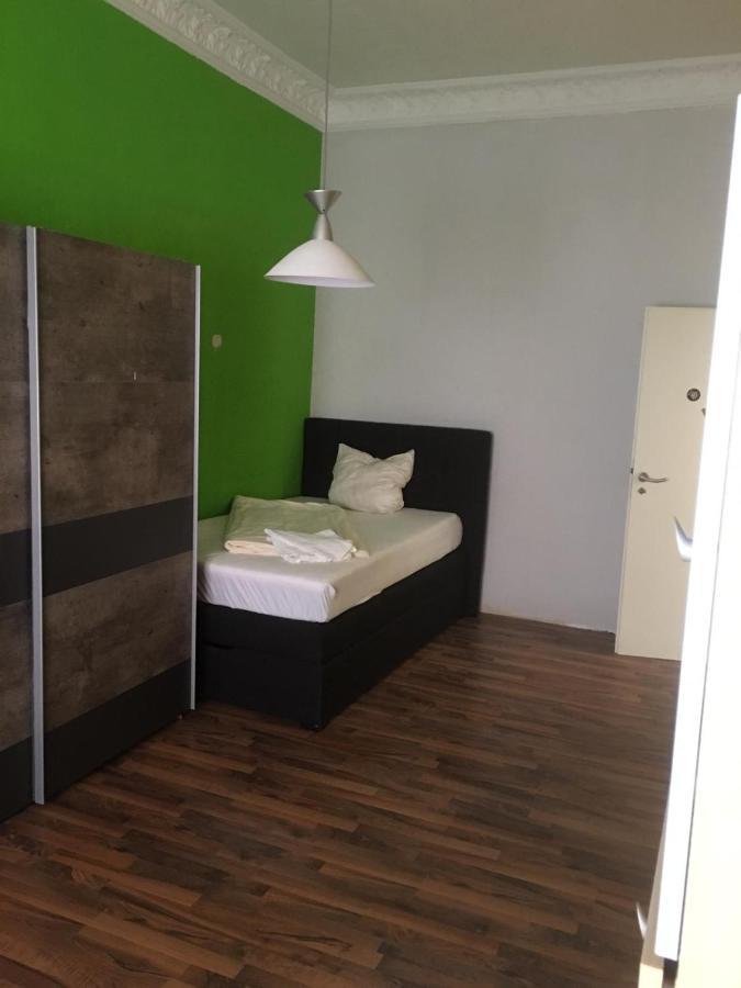 Zimmer Im Dachgeschoss Kaiserslautern Exterior foto