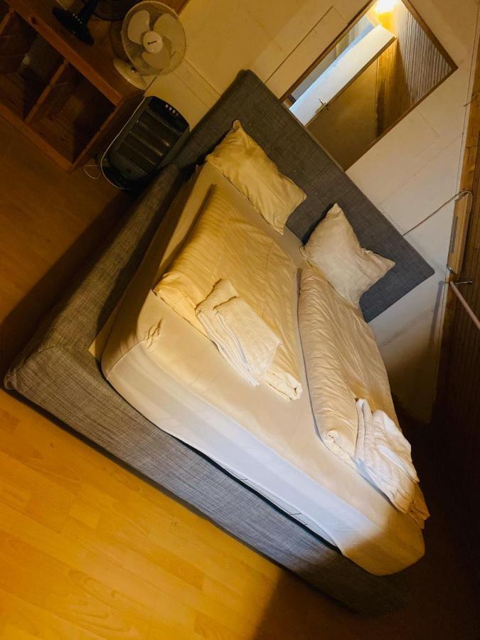 Zimmer Im Dachgeschoss Kaiserslautern Exterior foto